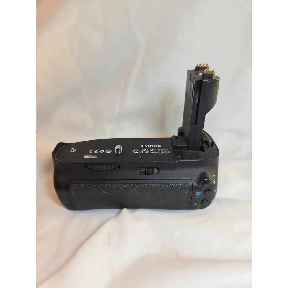 Canon BG-E7 Battery Grip for EOS 7D Digital SLR Camera Black
